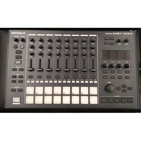 ROLAND MC-707