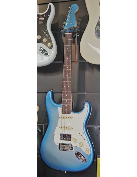 FENDER LTD ED. AM SHOWCASE STRAT HSS RW SBM FENDER LTD ED. AM SHOWCASE STRAT HSS RW SBM