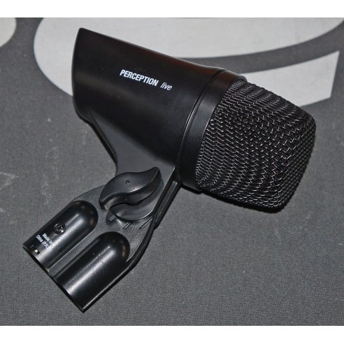 AKG P2