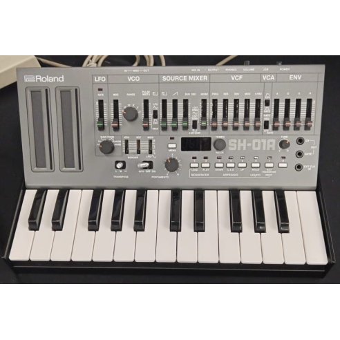 ROLAND SH-01A + K25M