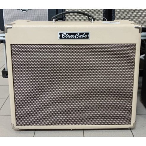 ROLAND BLUES CUBE STAGE