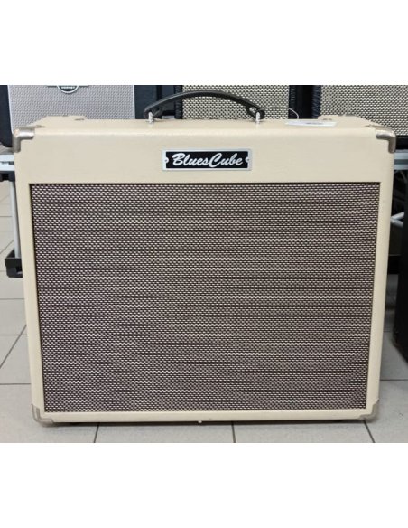 ROLAND BLUES CUBE STAGE