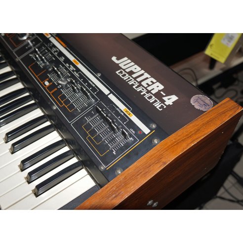 ROLAND JUPITER 4