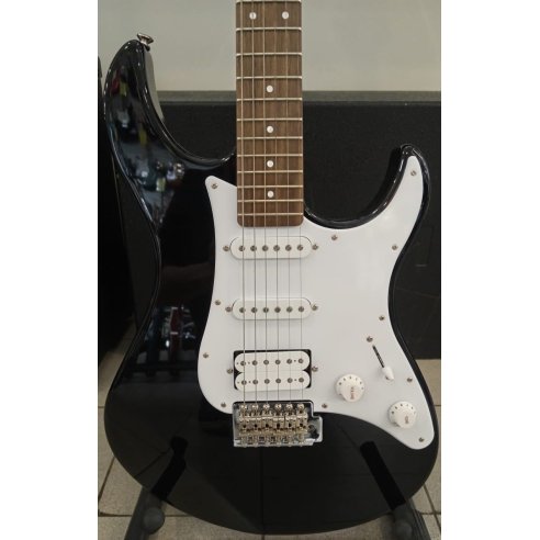 YAMAHA PACIFICA 012 BLACK