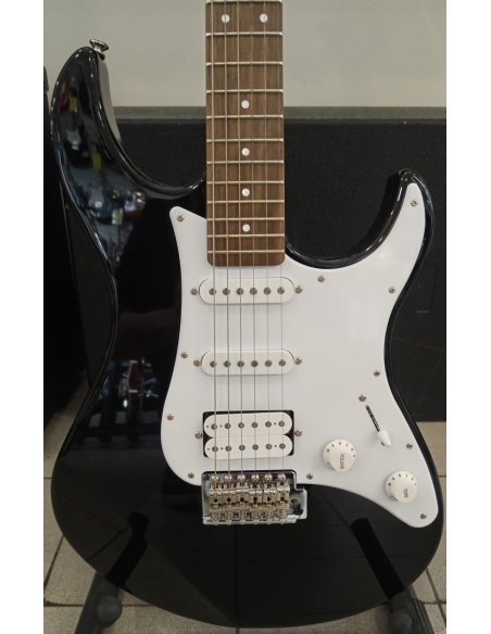 YAMAHA PACIFICA 012 BLACK