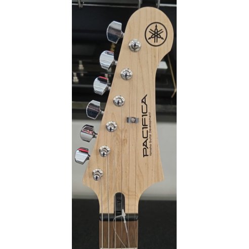 YAMAHA PACIFICA 012 BLACK