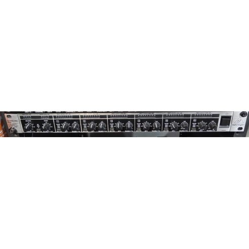 BEHRINGER MX882