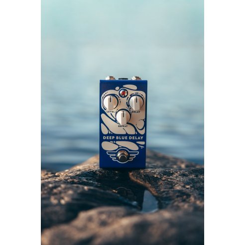 MAD PROFESSOR Deep Blue Delay Handwired