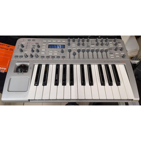 NOVATION X-STATION 25