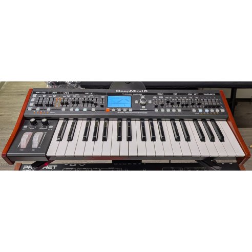BEHRINGER DEEPMIND 6