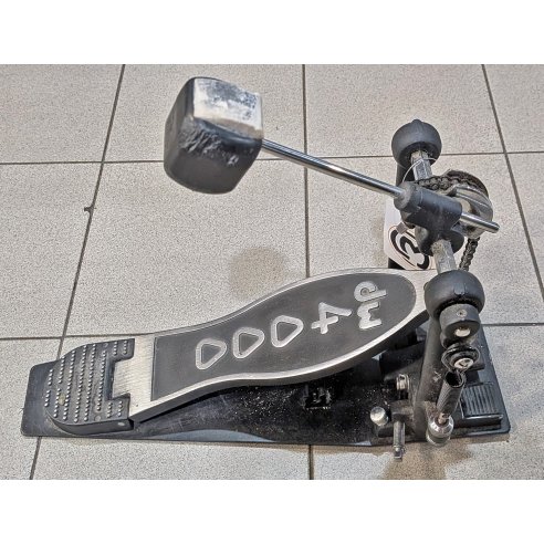 DW 4000 DRUM PEDAL