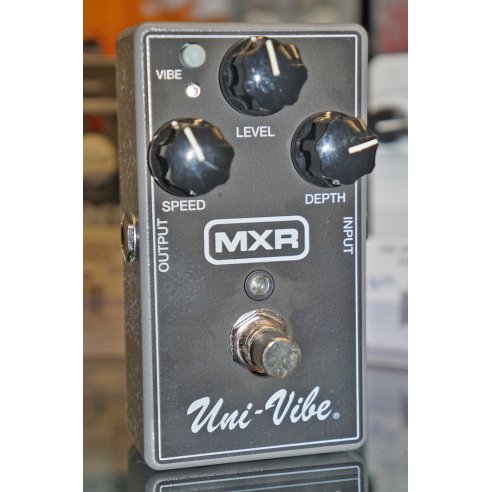 MXR M-68 UNIVIBE CHORUS/VIBRATO