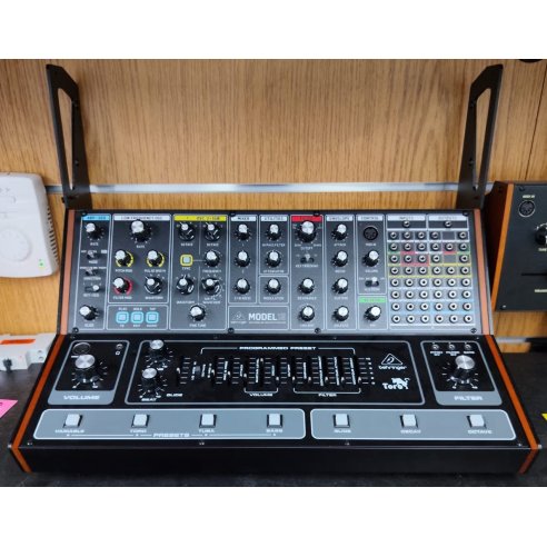 BEHRINGER MODEL 15 EX DEMO