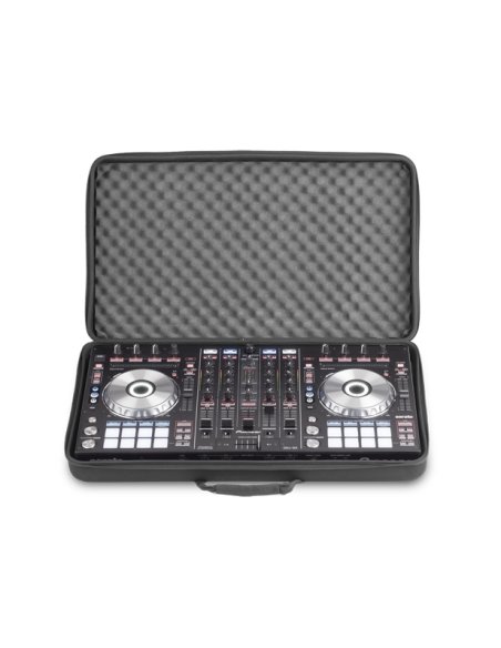 UDG CR CONTROLLER HARDCASE XL U8303BL UDG CR CONTROLLER HARDCASE XL U8303BL