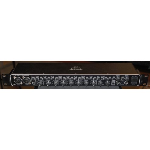 BEHRINGER UMC1820