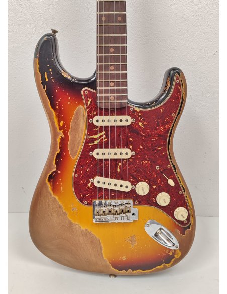 FENDER LTD ED. '61 STRAT SUPER HEAVY RELIC ROASTED 3 COLOR SUNBURST FENDER LTD ED. '61 STRAT SUPER HEAVY RELIC ROASTED 3 COLOR SUNBURST