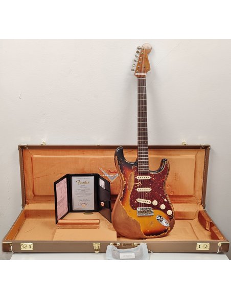 FENDER LTD ED. '61 STRAT SUPER HEAVY RELIC ROASTED 3 COLOR SUNBURST FENDER LTD ED. '61 STRAT SUPER HEAVY RELIC ROASTED 3 COLOR SUNBURST