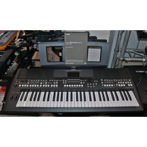 YAMAHA PSR SX600