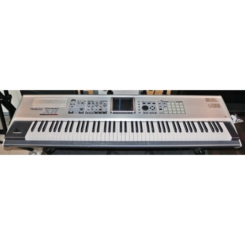 ROLAND FANTOM X8