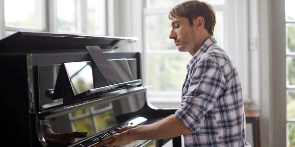 Roland serie LX700: pianoforti digitali premium con mobile